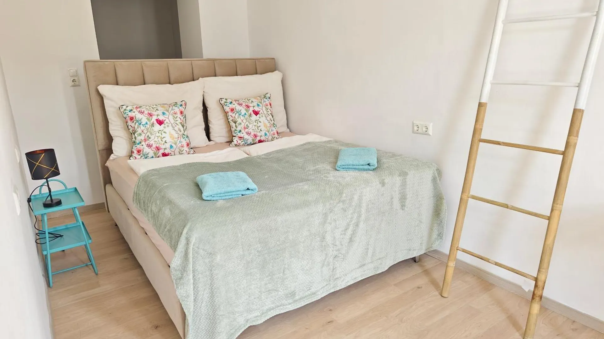 The Mint Apartment - Schoenbrunn Palace Vienna 0*,  Austria
